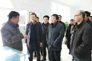 安陽市高新區(qū)負(fù)責(zé)人李長治、管委會副主任牛福生一行深入我司調(diào)研